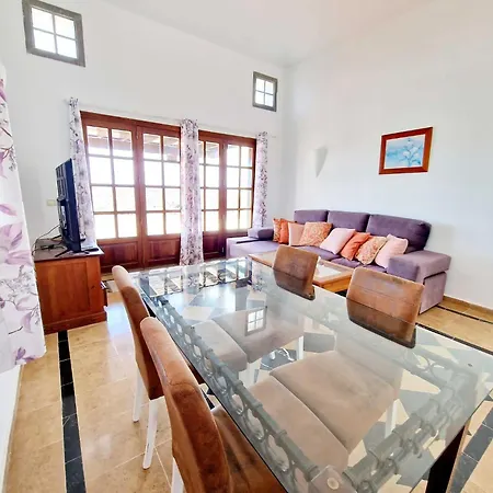 Casa Vacacional Anna, Piscina Privada Climatizada بيت للعطل
